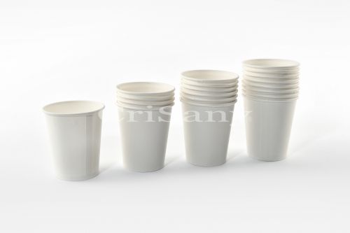 бяла картонена чаша