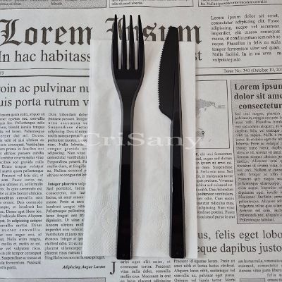 СЕТ вилица + нож + салфетка черен /1 бр./